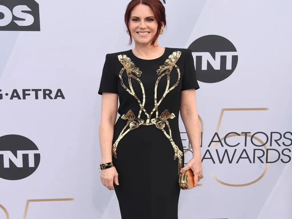 Megan Mullally avec une robe Alexander McQueen