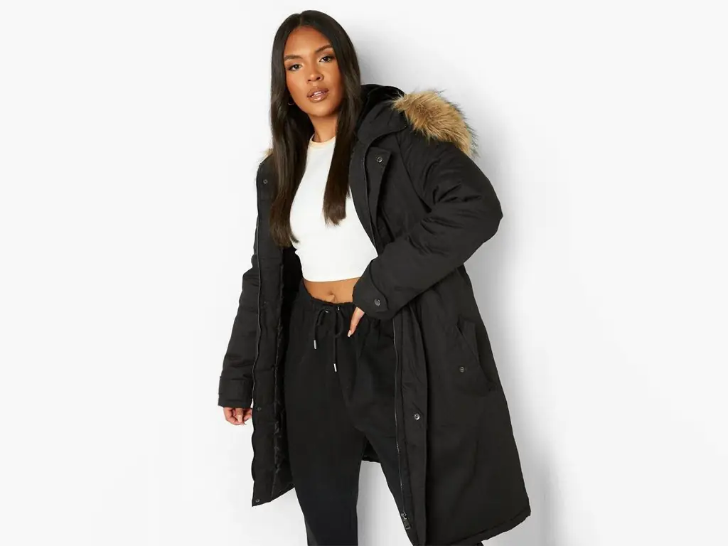 Manteau qui valorise les formes pour les silhouettes rondes