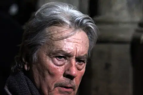 Alain Delon : Des révélations-chocs sur lui dans le livre de son fils