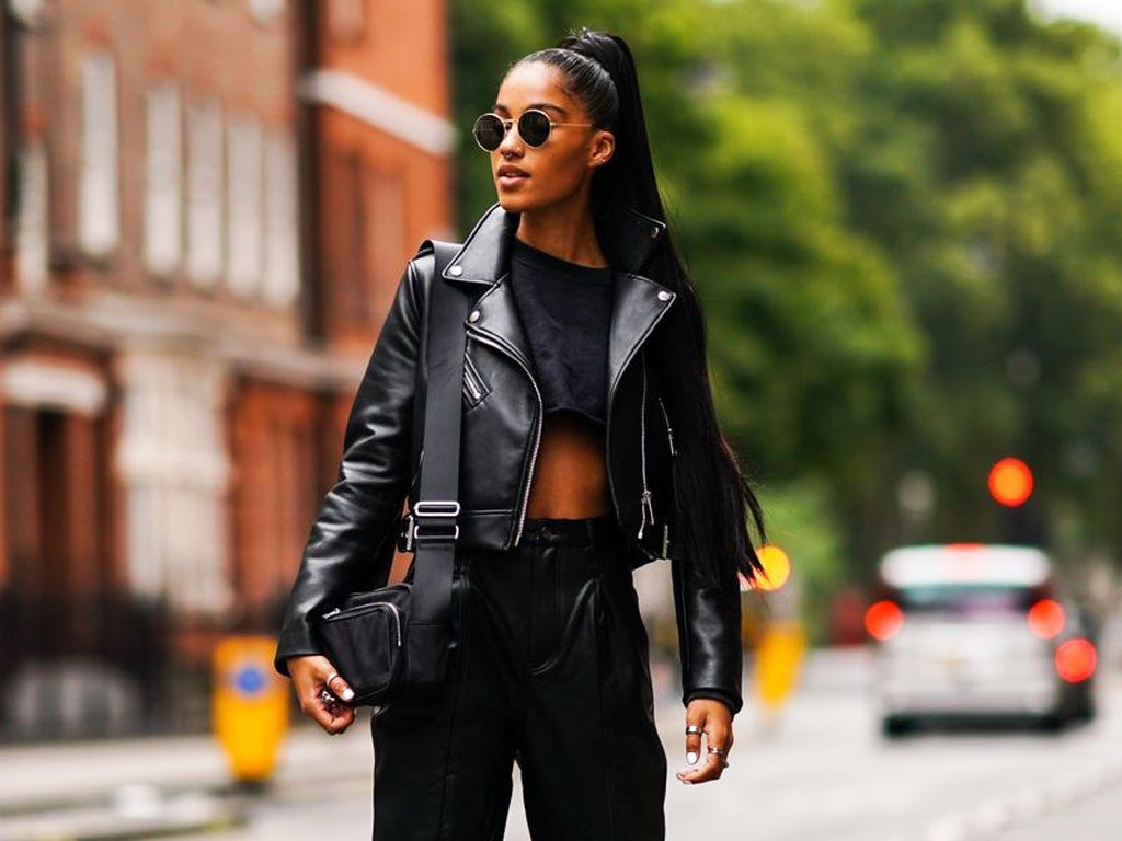 Les quatre meilleures façons de défroisser des vêtements en cuir Boite A Scoop